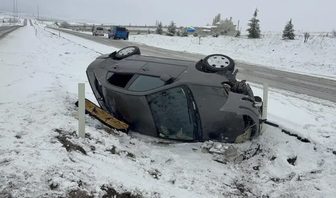 Yozgat’ın Akdağmadeni ilçesinde kontrolden çıkarak yan yatan otomobilde can pazarı