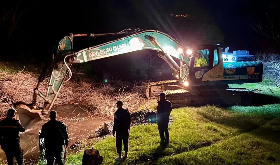 Erzincan’da Çardaklı Deresi’nin su seviyesinin aniden yükselmesiyle meydana gelen taşkın
