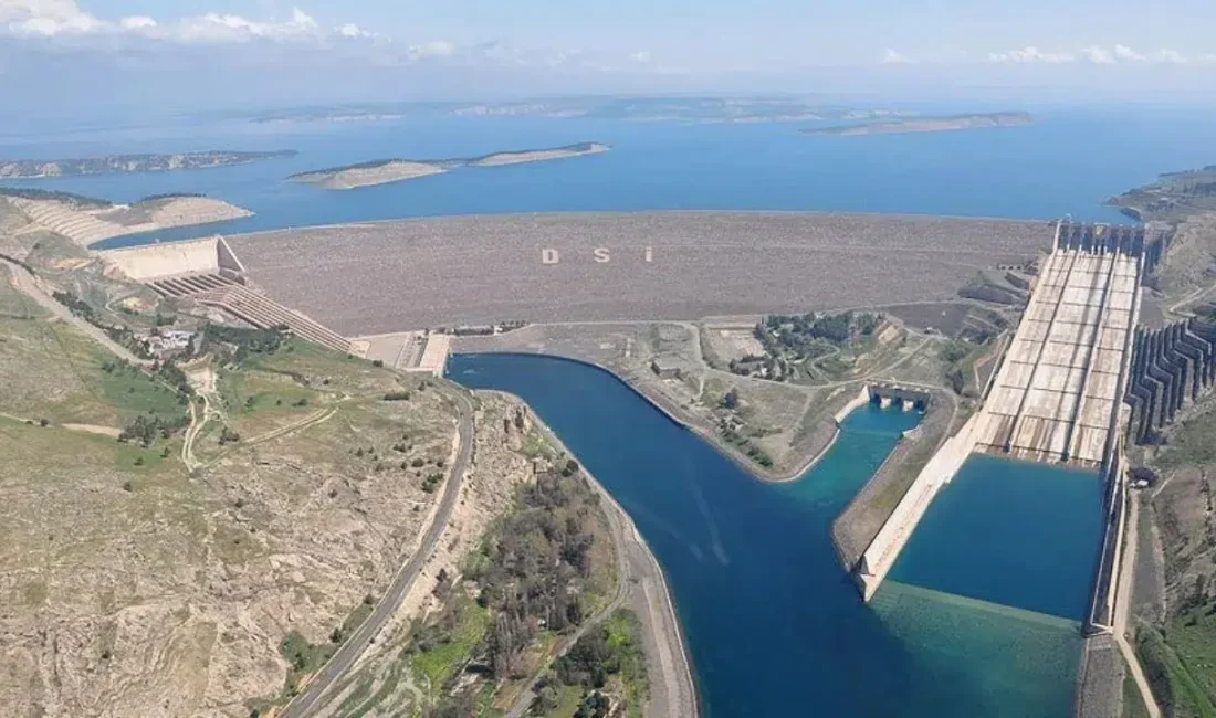 Şanlıurfa ve Adıyaman’ın can damarı olan Atatürk Barajı’nda su seviyesi