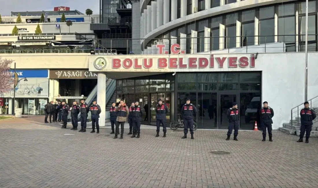 Bolu Belediyesi bünyesinde yürütülen yolsuzluk ve irtikap soruşturması kapsamında jandarma