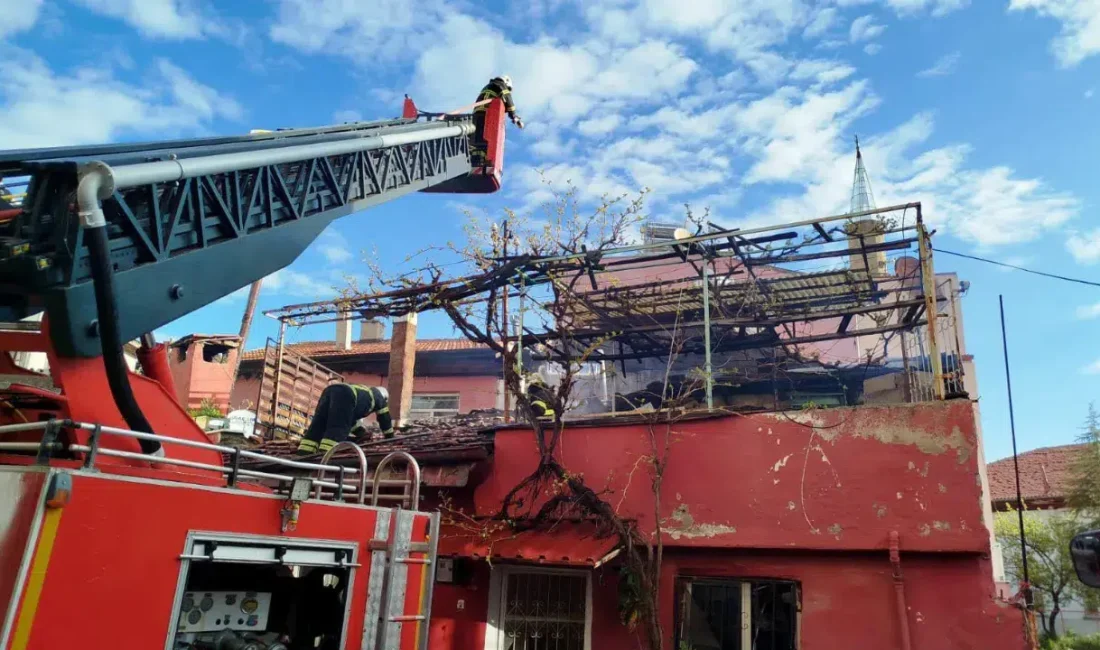 Burdur’da müstakil bir evde aniden yükselen alevler çevredeki vatandaşlara büyük
