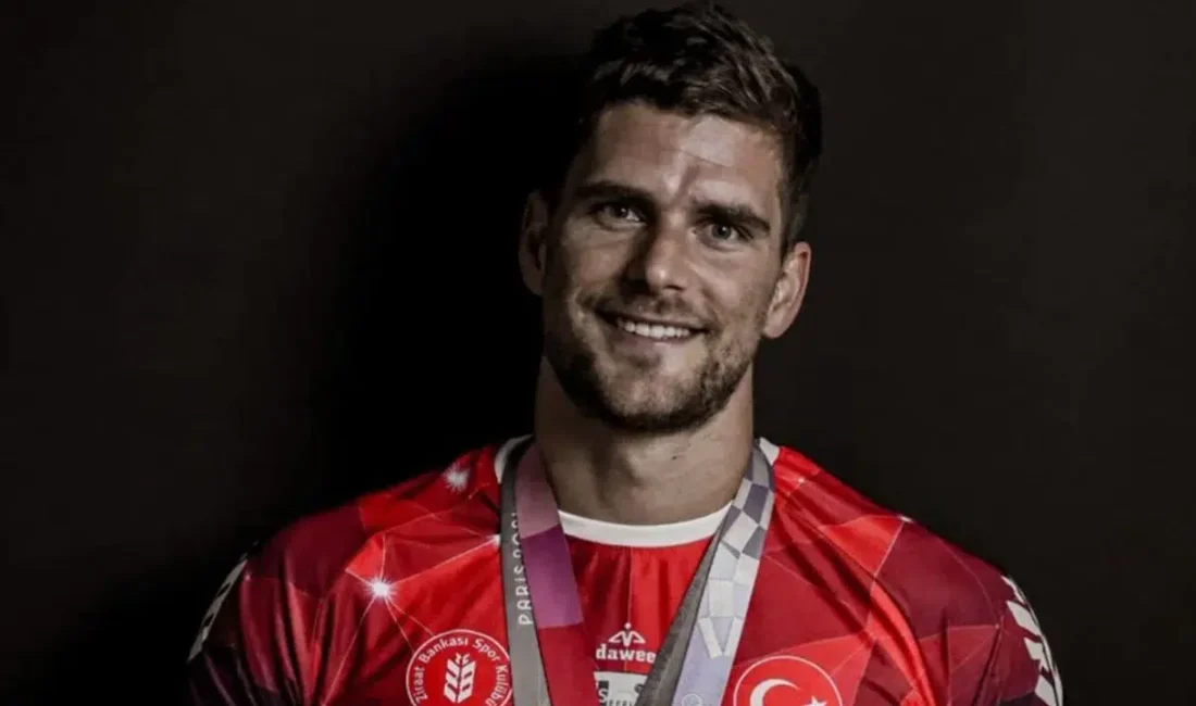 Ünlü oyuncu Devrim Özkan’ın özel hayatındaki hareketlilik magazin dünyasını ve