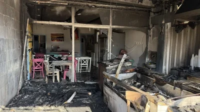 Antalya’nın Serik ilçesinde gece saatlerinde aniden başlayan yangın paniğe neden