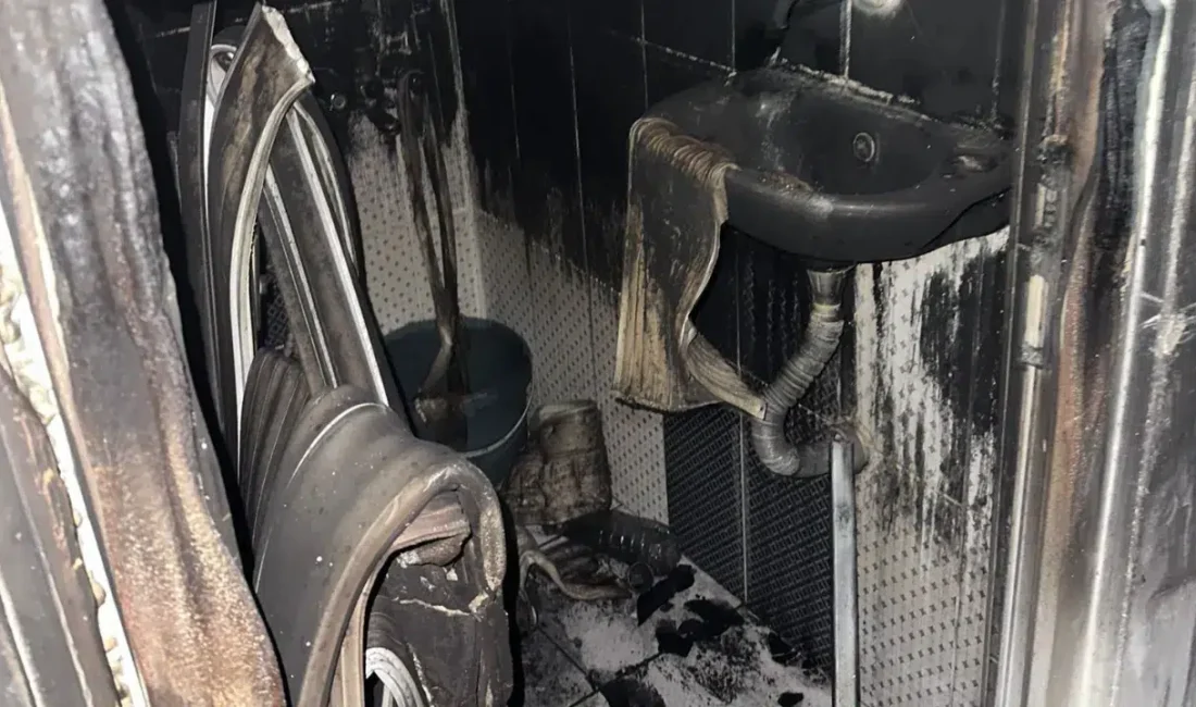 Diyarbakır’ın tarihi Sur ilçesinde bir otel odasında yükselen alevler büyük