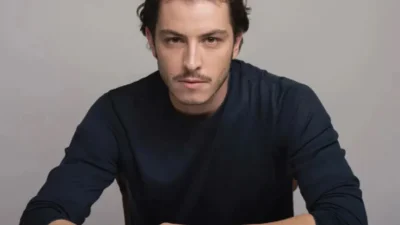 Genç kuşağın başarılı oyuncularından Boran Kuzum, Netflix cephesinden gelen sürpriz