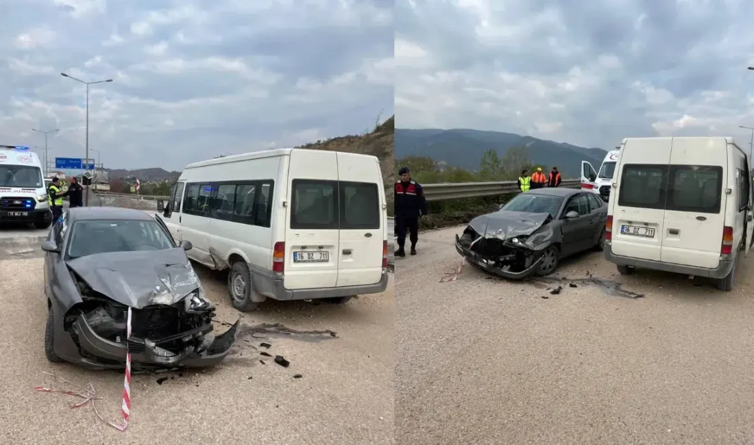 Bilecik’te kontrolden çıkan bir otomobilin yol kenarında park halindeki başka