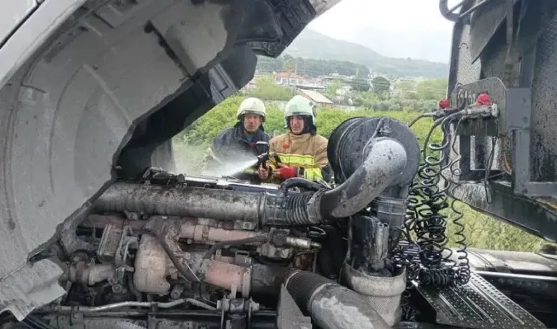 Hatay’ın Dörtyol ilçesinde seyir halindeki bir tırın motor kısmında aniden
