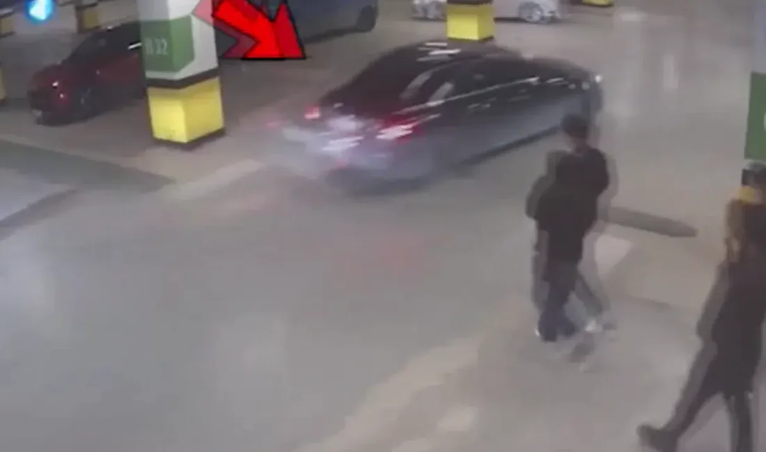 İstanbul Sarıyer’de bir alışveriş merkezinin otoparkında drift yaparak hem kendilerini