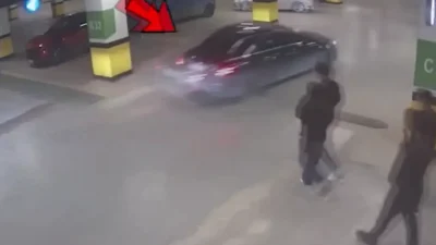 İstanbul Sarıyer’de bir alışveriş merkezinin otoparkında drift yaparak hem kendilerini