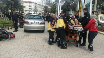 Isparta’nın Yalvaç ilçesinde otomobil ile motosikletin çarpışması sonucu meydana gelen