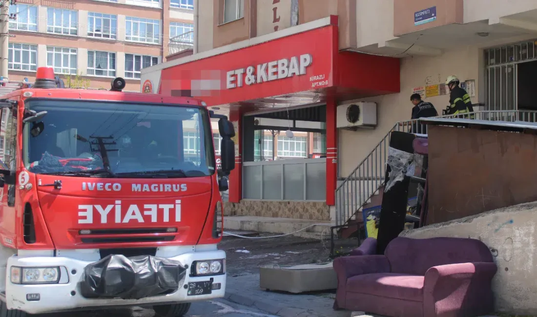 Kayseri’nin Melikgazi ilçesinde bir lokantanın bacasında aniden yükselen alevler çevrede