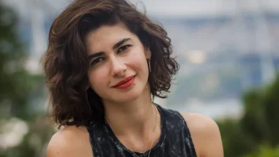 Ekranların sevilen yüzü Nesrin Cavadzade uzun süren sessizliğini bozarak iddialı