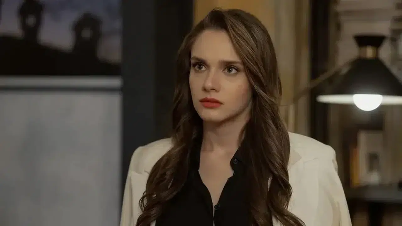 Ekranların sevilen yüzü Miray Daner, yeni projesi Bize Bir Şey