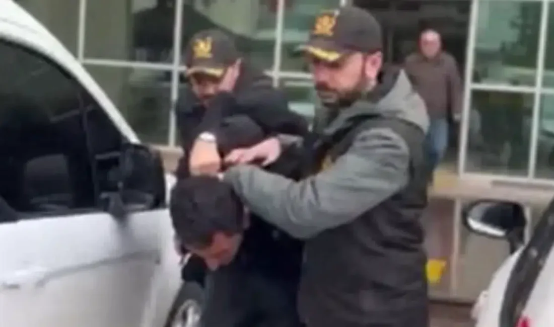 Çankırı il merkezinde üç ayrı okul ve iki camiyi hedef