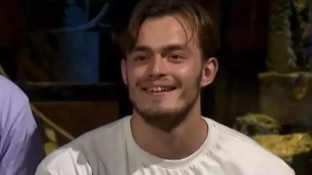 TV8 ekranlarının fenomen yarışması Survivor’da sergilediği performansla kısa sürede tüm