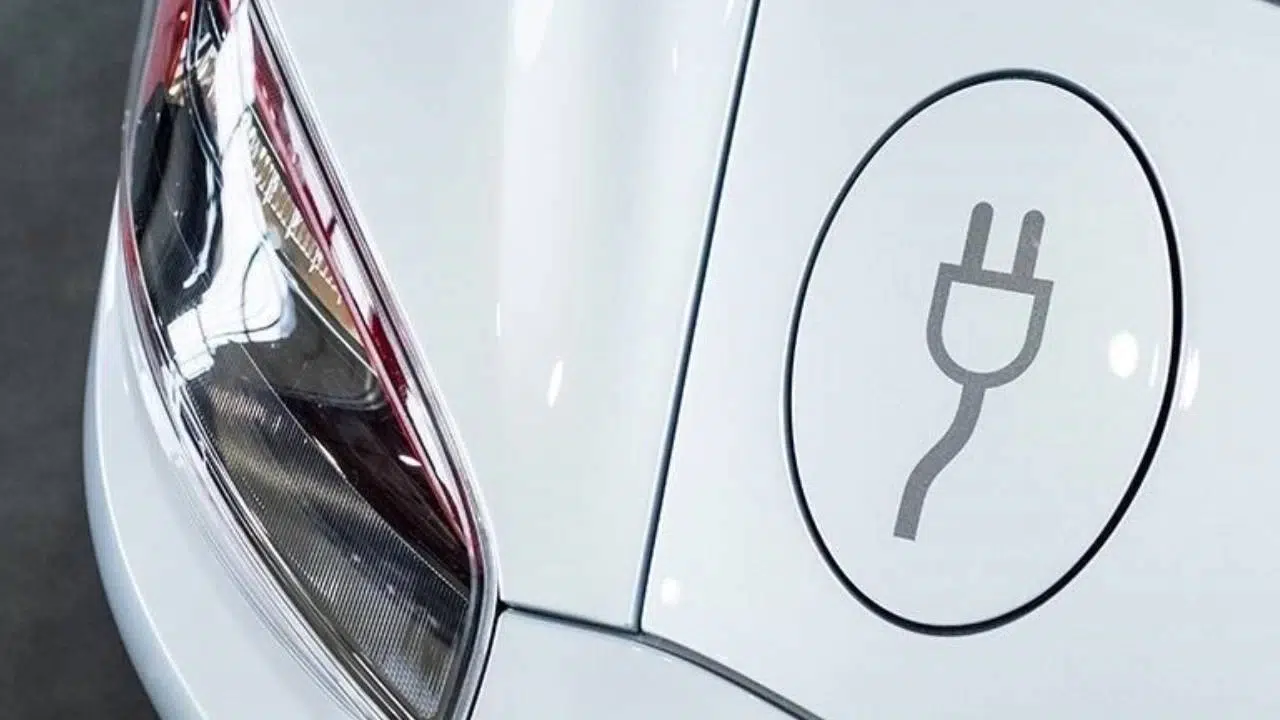 Avrupa genelinde hızla artan akaryakıt fiyatları sürücülerin tercihlerini kökten değiştirirken