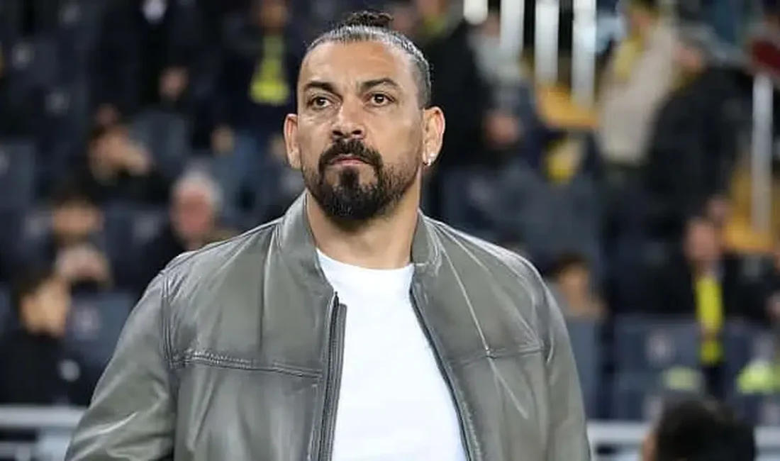 Sarıyer Spor Kulübü Başkanı Emre Yaldız, teknik direktör Servet Çetin’in