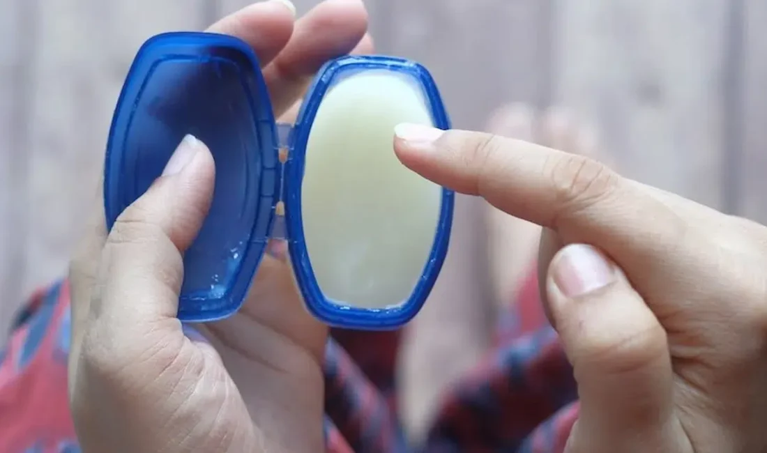 Cilt bakım rutinlerinin vazgeçilmezi olan vazelin hakkında yıllardır süregelen o