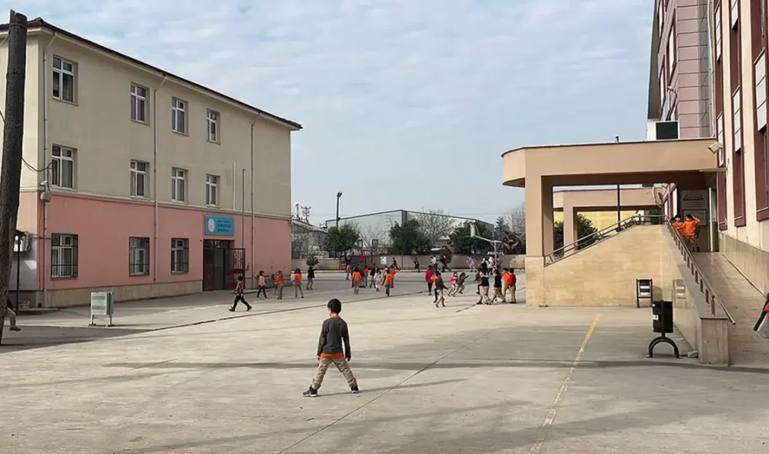 Kocaeli genelinde milyonlarca öğrenci ve velinin gözü kulağı resmi makamlardan