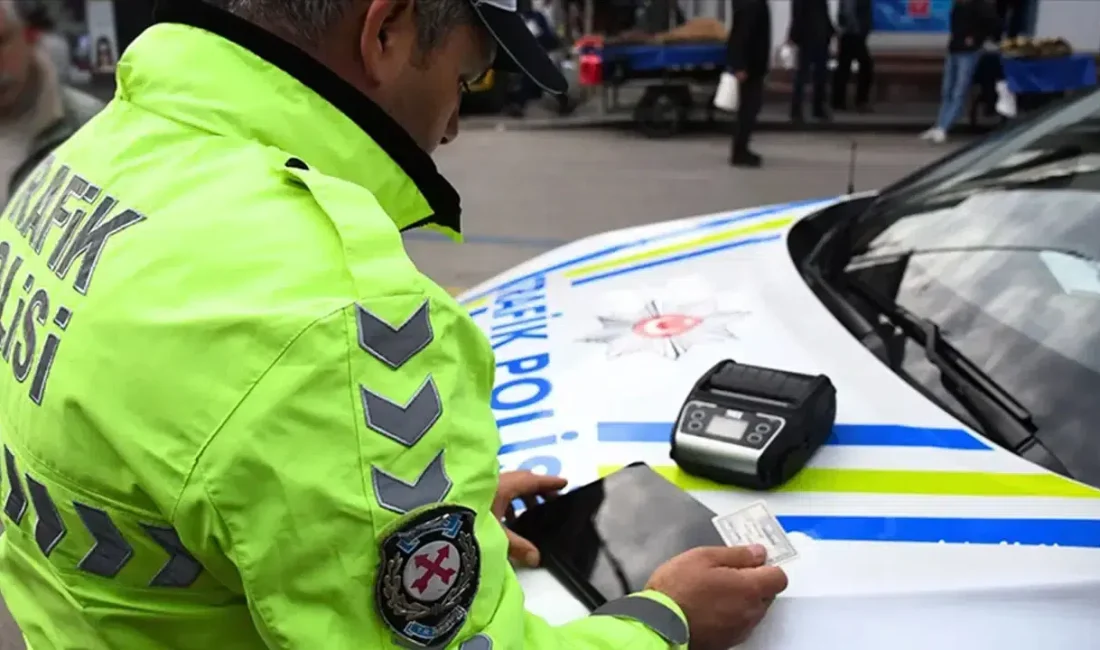 Kocaeli’nin İzmit ilçesinde trafiği birbirine katan ve tehlikeli hareketlerle diğer