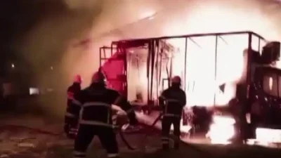 Adıyaman’ın Akpınar Köyü’nde gece saatlerinde yükselen alevler hem sağlık ocağını