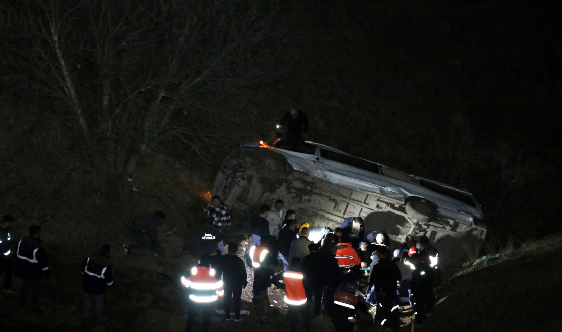 Malatya’nın Hekimhan ilçesinde maden işçilerini taşıyan servis minibüsünün kontrolden çıkarak