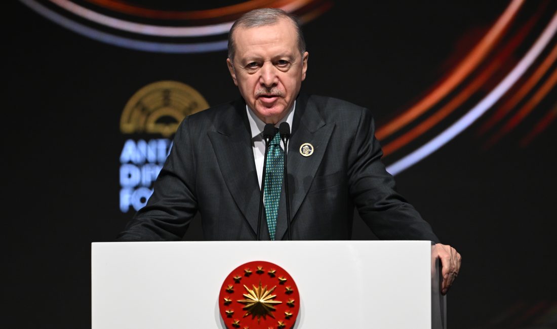 Cumhurbaşkanı Recep Tayyip Erdoğan, barışın anahtarının yapıcı diyalogdan geçtiğini vurgulayarak