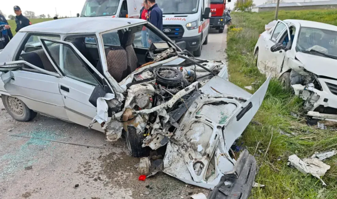 Aksaray’ın Sultanhanı ilçesinde iki otomobilin kafa kafaya çarpıştığı feci trafik