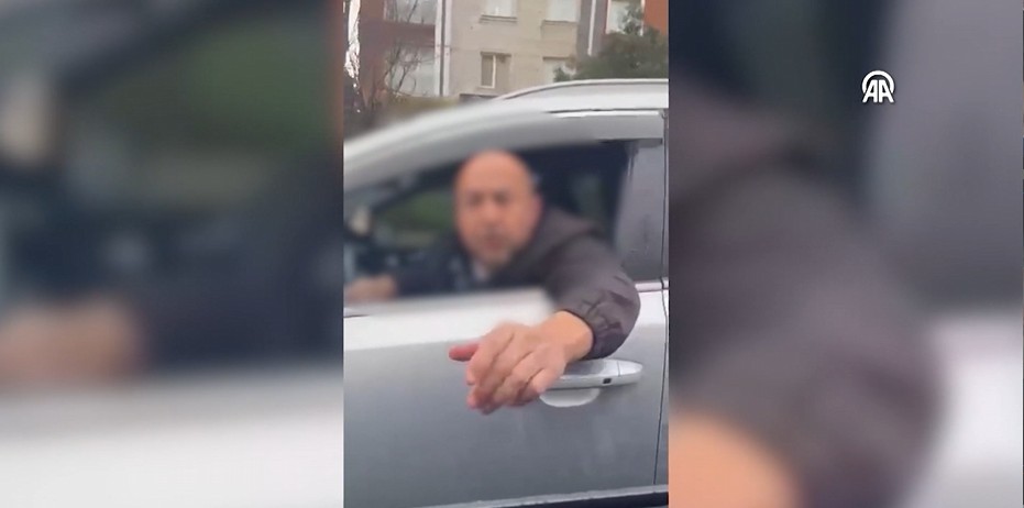 İstanbul’un göbeğinde trafiği savaş alanına çeviren, kadın sürücüyü taciz edip