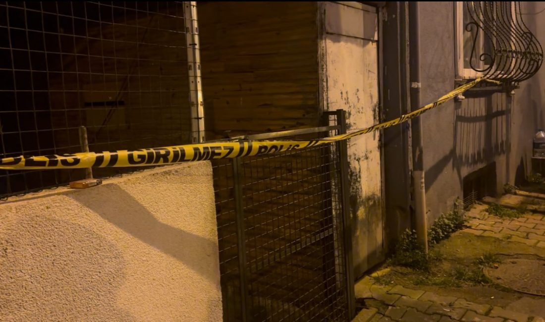 Sarıyer Ayazağa’da etkili olan yoğun yağışların ardından meydana gelen toprak