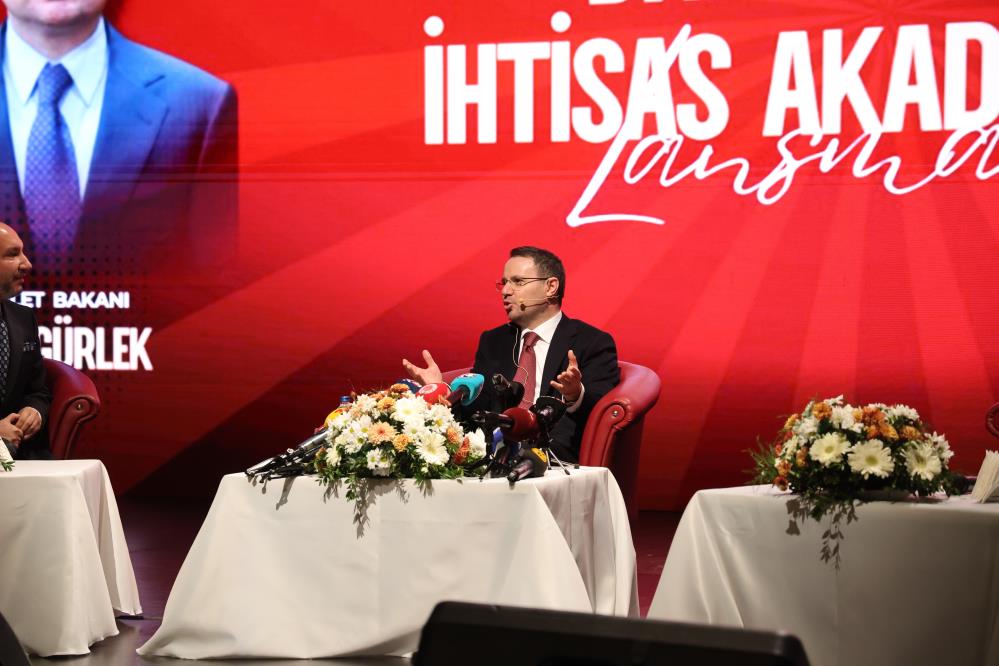 Sosyal medya platformlarının kabul ettiği yeni düzenleme ile birlikte Türkiye’de