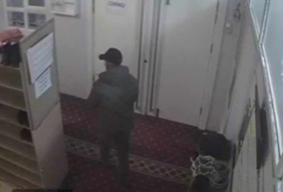 Eskişehir’de bir vatandaşın çantasını gasp ederek kayıplara karışan saldırgan, kaçtığını