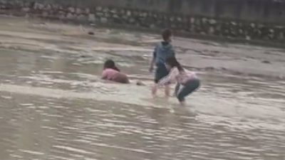 Şırnak genelinde etkisini gösteren şiddetli sağanak yağış hayatı adeta felç