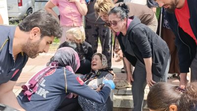 Antalya’nın Manavgat ilçesinde öğrencileri almak için geri manevra yapan bir