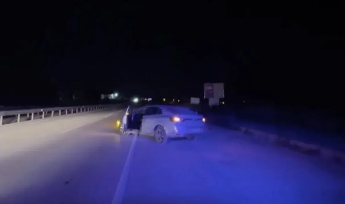 Kastamonu’nun Tosya ilçesinde, D100 kara yolunda seyir halindeki bir otomobilin