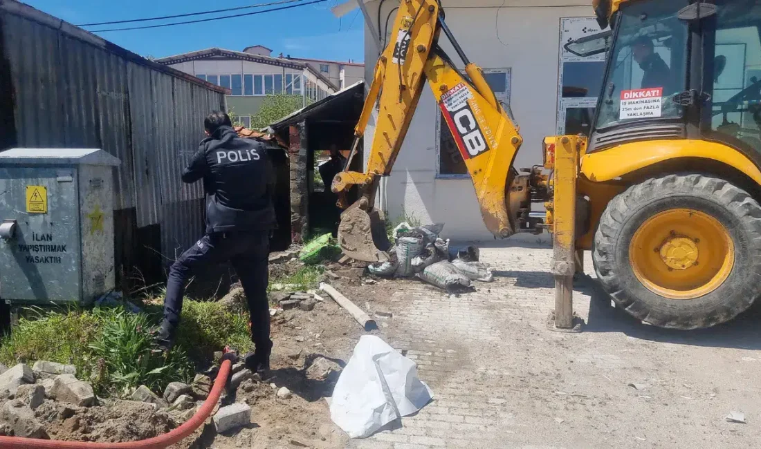 Kütahya’nın Domaniç ilçesinde bir işletmeye ait depoda yükselen alevler paniğe