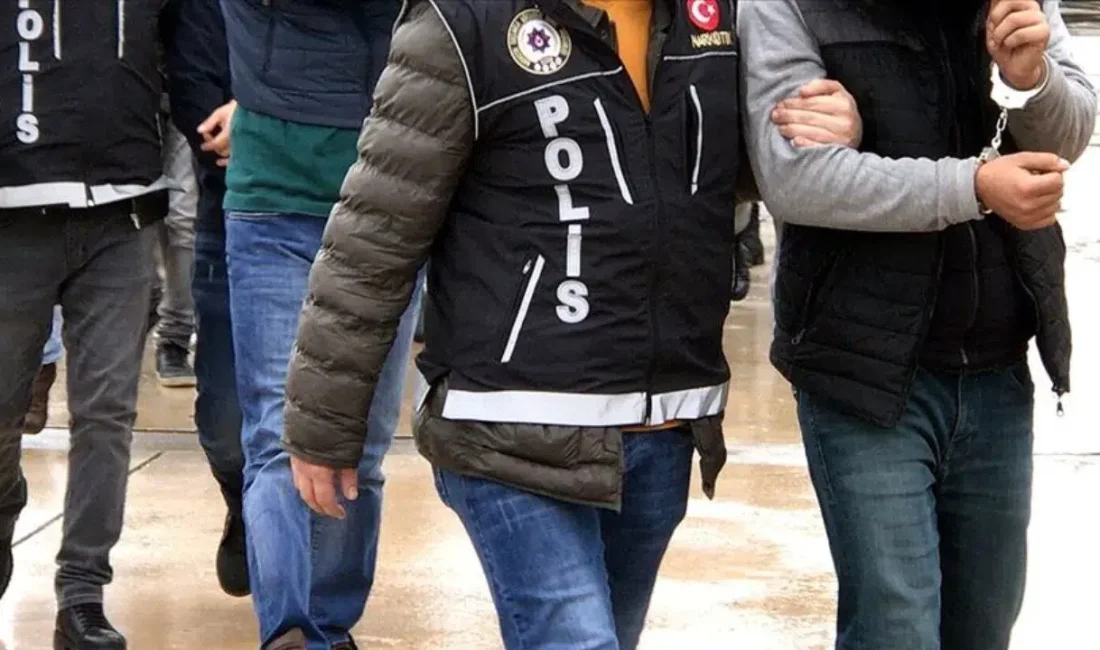 Kastamonu’da polisin dikkati sayesinde yakalanan ve plakası çamurla gizlenerek takipten