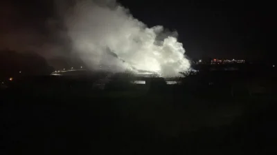 Bolu’da bir inşaat deposunda çıkan yangın, itfaiye ekiplerinin yaklaşık yarım