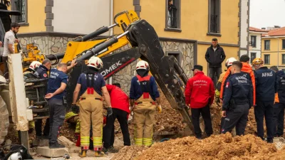 Manisa’nın Şehzadeler ilçesinde altyapı çalışmaları sırasında meydana gelen feci göçükte