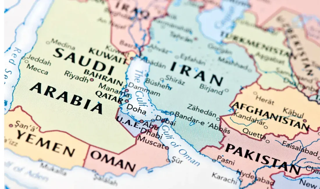 Dünya enerji koridorunun en kritik noktası olan Hürmüz Boğazı’nda sular