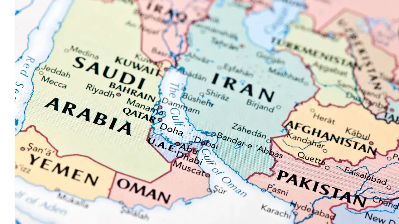 Dünya enerji koridorunun en kritik noktası olan Hürmüz Boğazı’nda sular