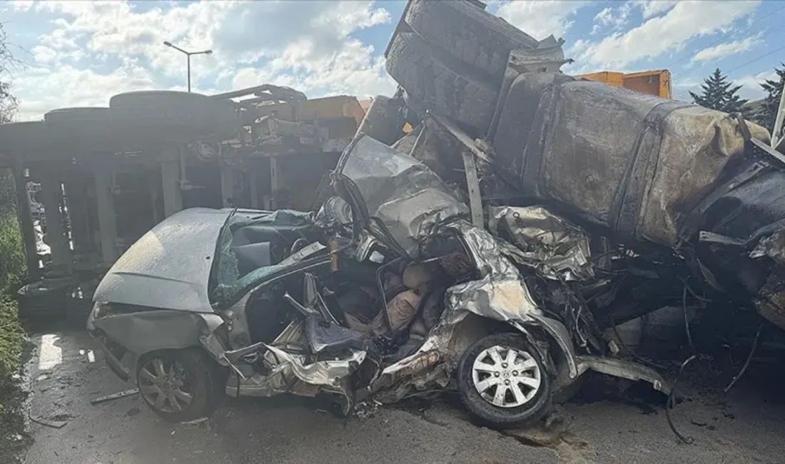 Irak’ın Kerkük kentinde freni boşalan bir kamyonun adeta bir silindir