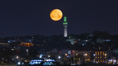 Nisan ayının son gününe bulutsuz bir gökyüzüyle merhaba diyen İstanbul’da
