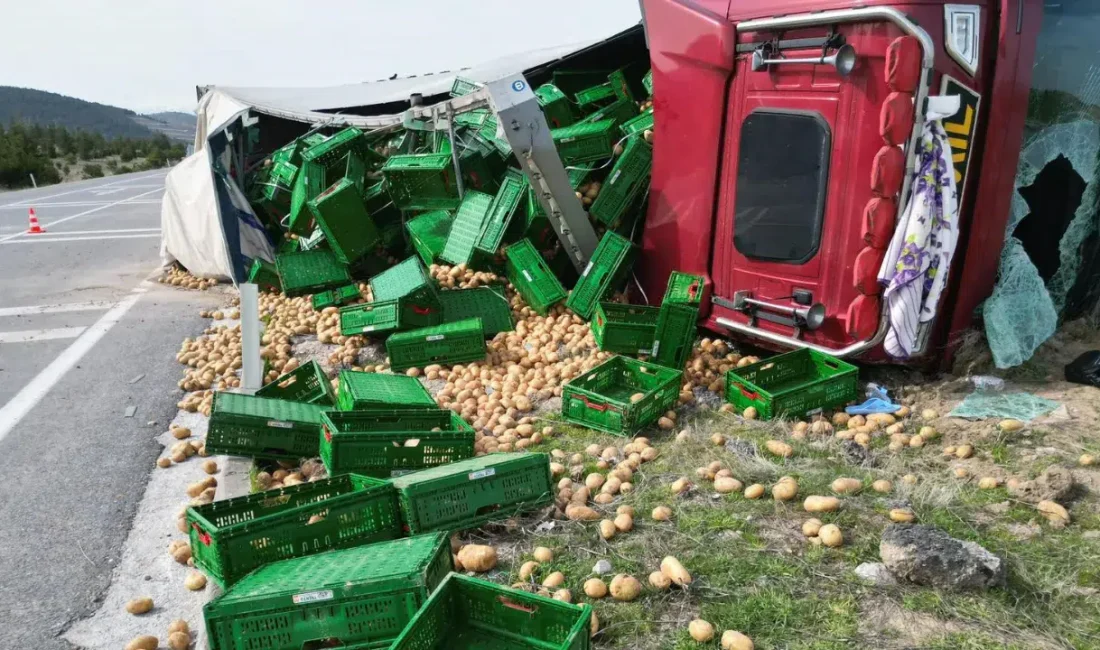 Afyonkarahisar’ın Bolvadin ilçesinde yaklaşık 20 ton patates taşıyan tırın kontrolden