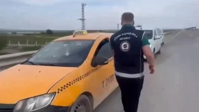 Hatay’da düzenlenen operasyonda ticari taksilerle yasa dışı geçiş sağlayan organizatörlere