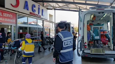 Adana’nın Kozan ilçesinde tarım işçilerini taşıyan minibüsün kontrolden çıkarak devrilmesi