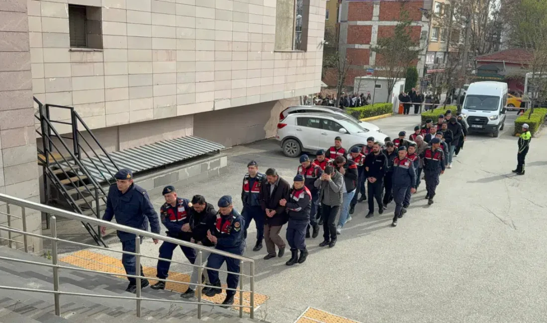 Eskişehir’in merkez ilçelerinde düzenlenen kapsamlı tefecilik operasyonunda gözaltına alınan ve