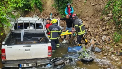 Aydın’ın Nazilli ilçesinde seyir halindeki bir kamyonetin direksiyon hakimiyetini kaybederek