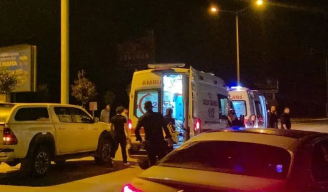 Antalya’nın Muratpaşa ilçesinde otomobil ile motosikletin karıştığı şiddetli çarpışma sonucu