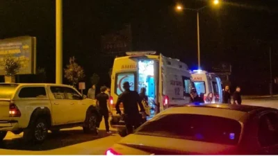 Antalya’nın Muratpaşa ilçesinde otomobil ile motosikletin çarpıştığı şiddetli kazada 2